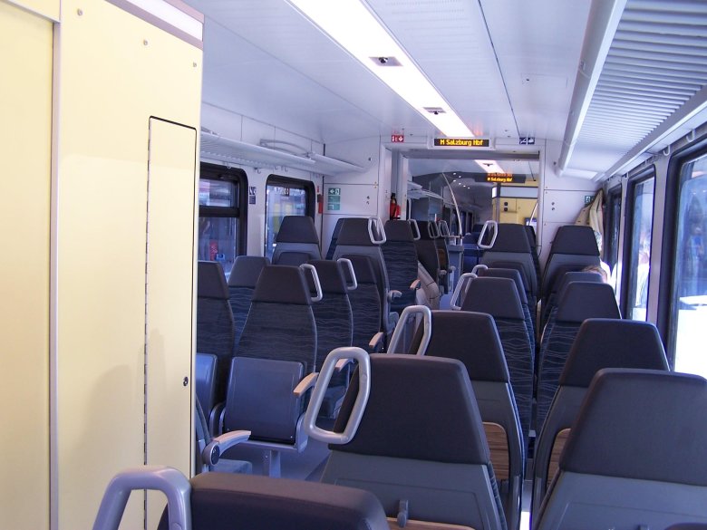 Stadler flirt 200 салон