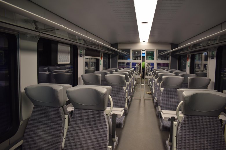 Stadler flirt 200 салон