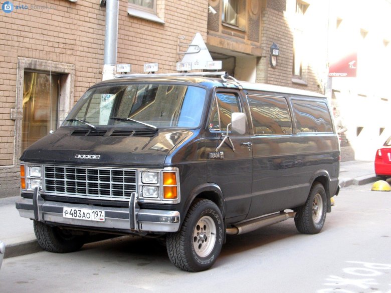 Фургон dodge ram van