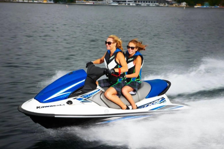 Катание на гидроцикле