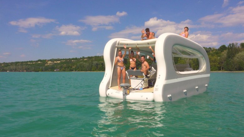 Надувная яхта для отдыха