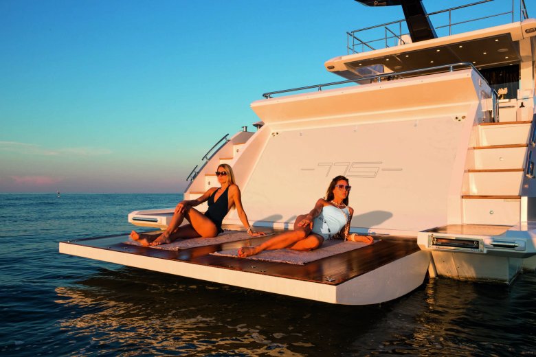 Шикарная яхта