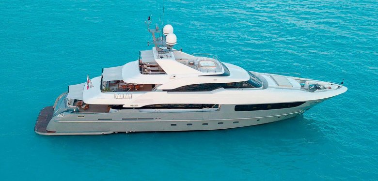 Беринг 120 яхта