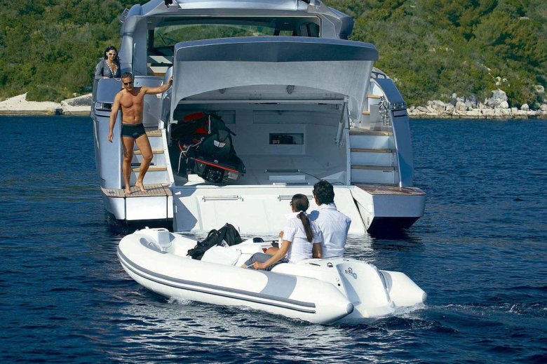 Яхта першинг 72