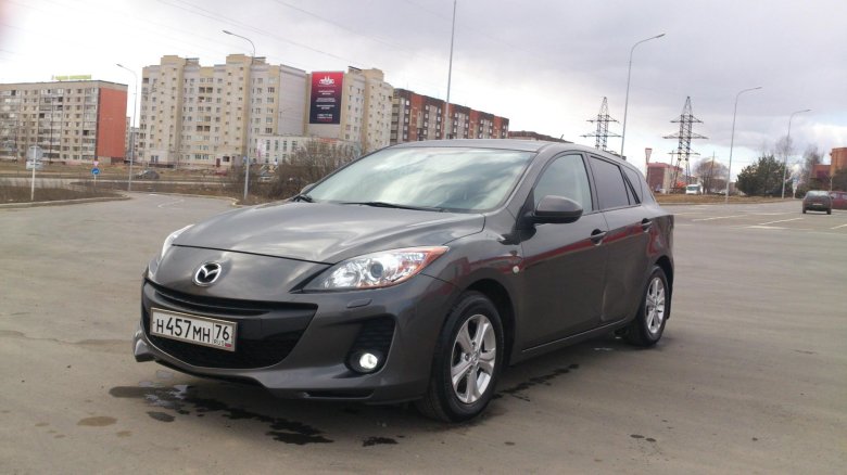 Mazda 3 темно серый