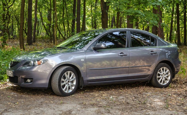 Мазда 3 серая