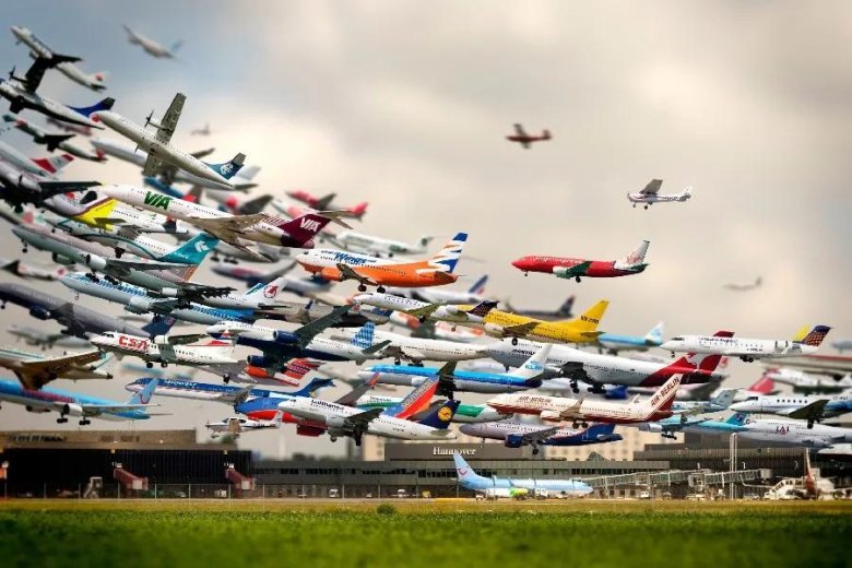 Много самолетов