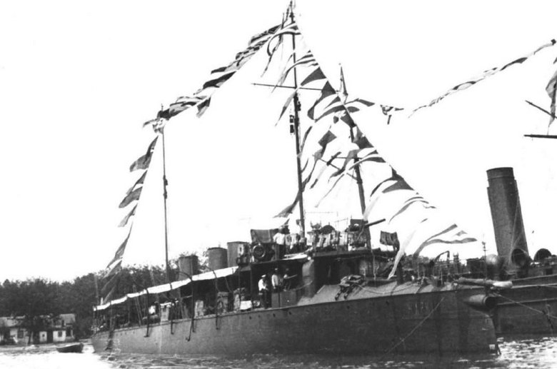 Эскадренный миноносец жаркий