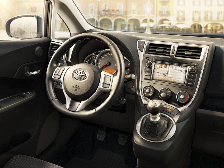 Тойота версо 2011 салон
