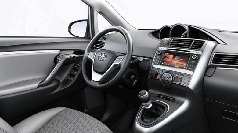 Toyota verso 2010 салон