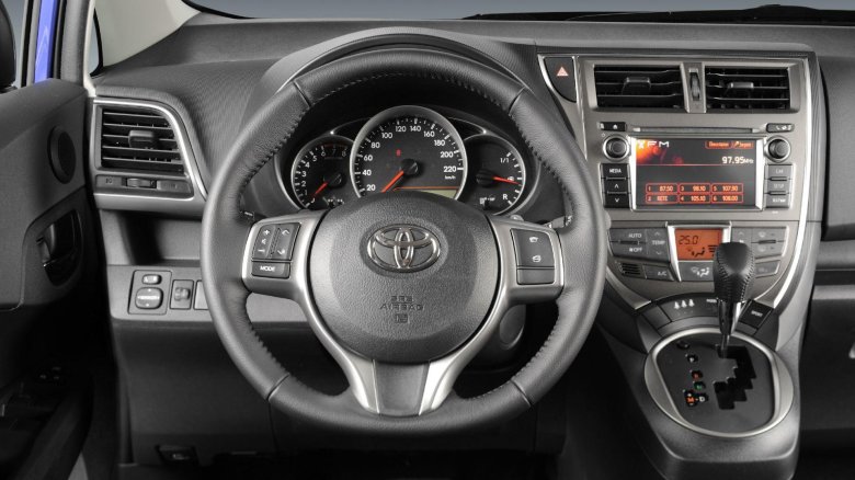 Тойота версо 2010