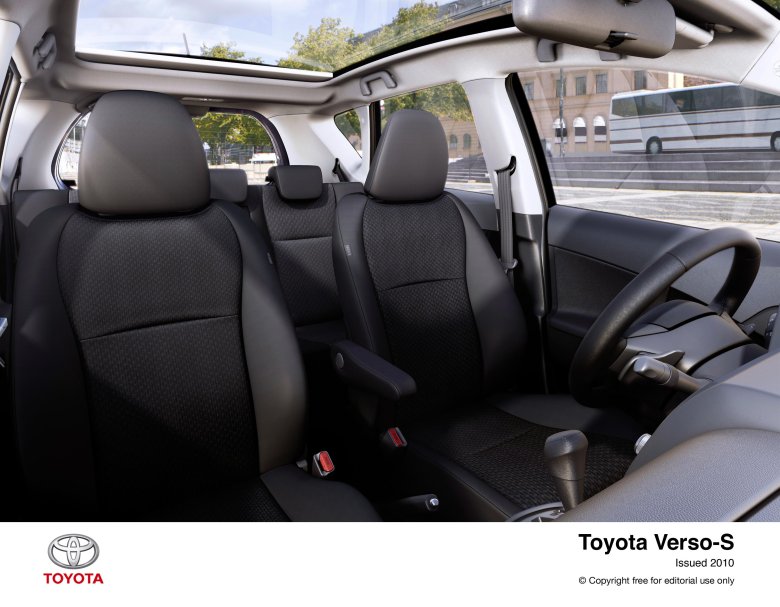 Toyota auris 2012 салон