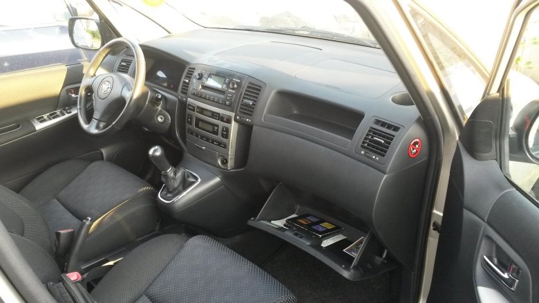 Toyota corolla verso 2008 салон