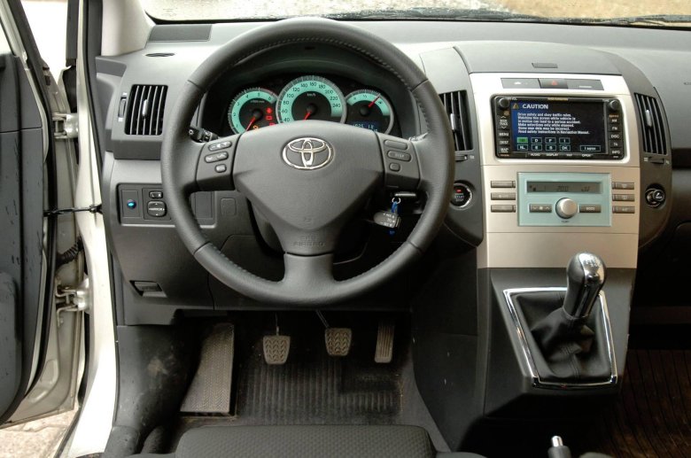 Toyota corolla verso 2008 салон