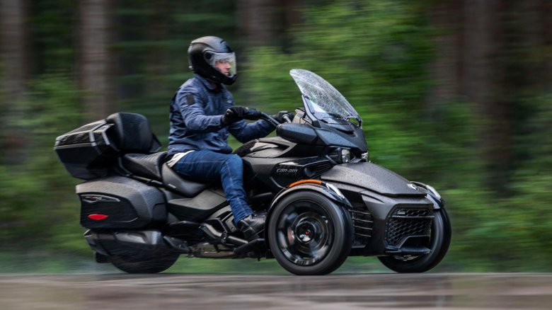 Brp can am spyder roadster