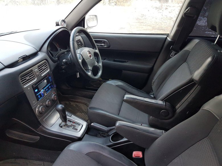 Subaru forester sg 2004 салон
