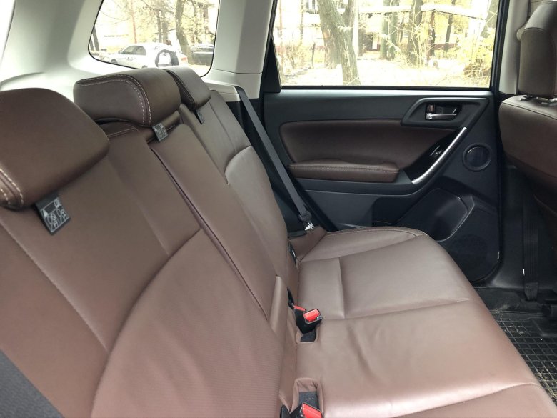 Subaru forester 2021 задний ряд
