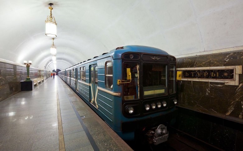 Метро поезда московского метрополитена