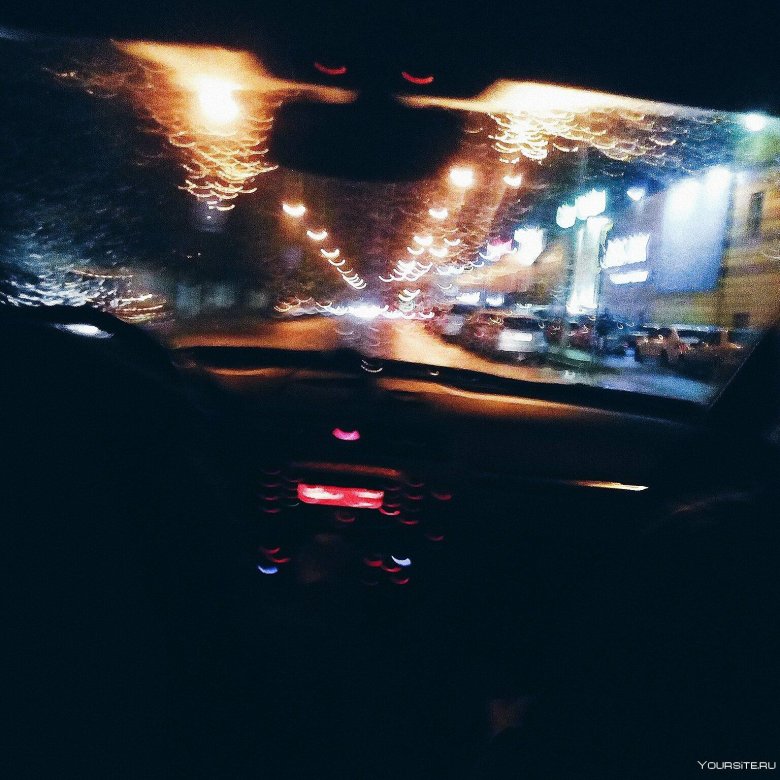 Салон машины ночью