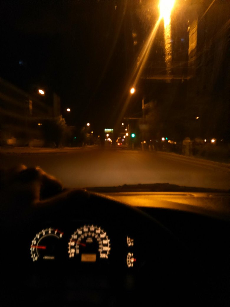 В машине ночью