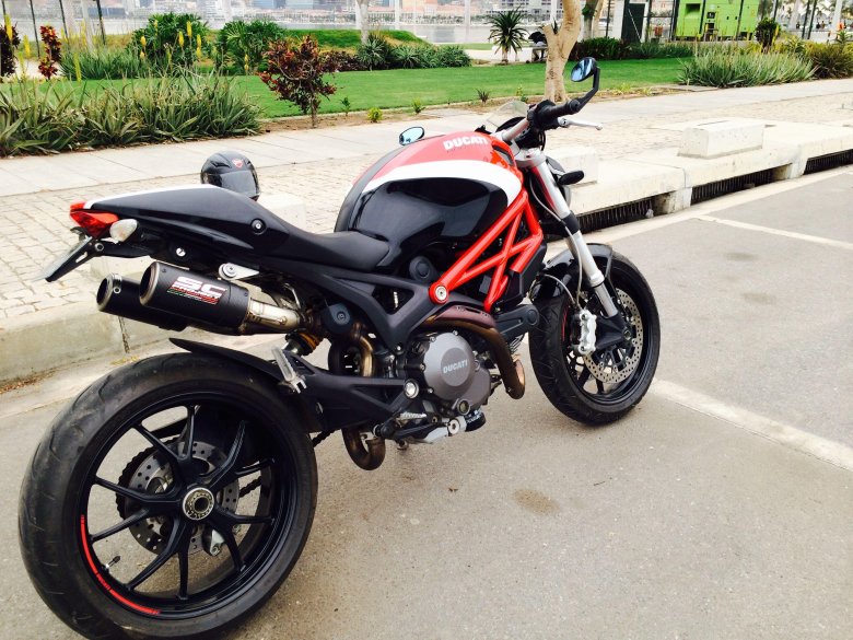 Ducati monster 696