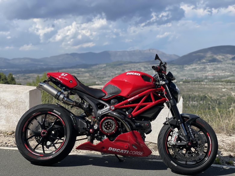 Ducati monster 1100 evo