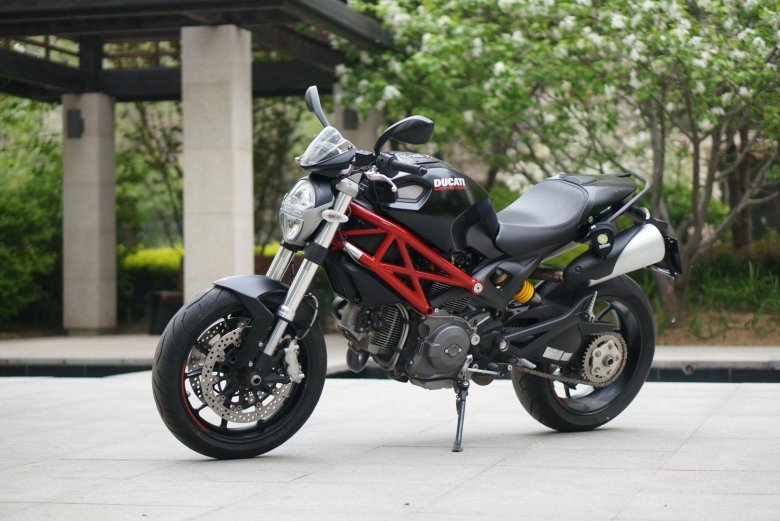 Ducati monster