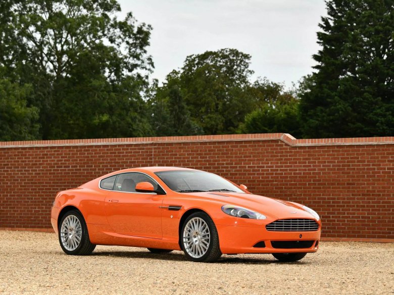 Aston martin virage 2011