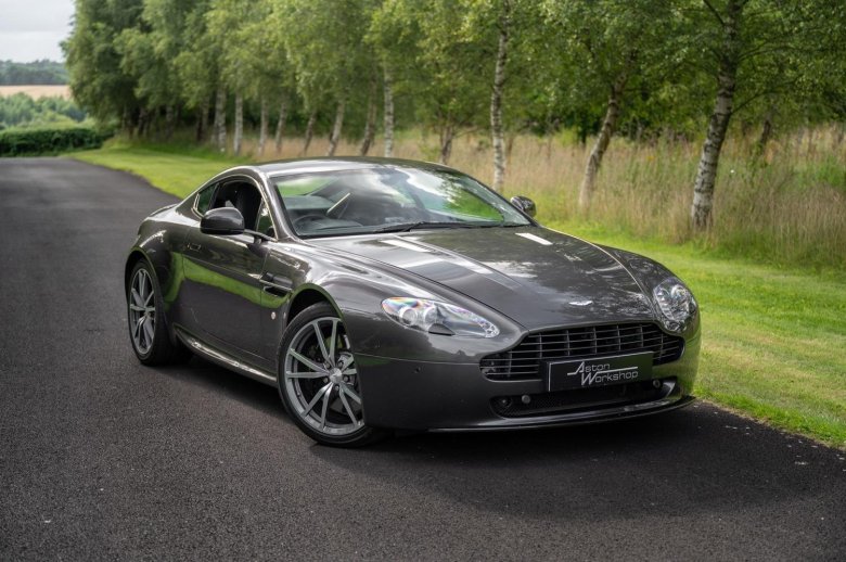 Aston martin vantage v 12