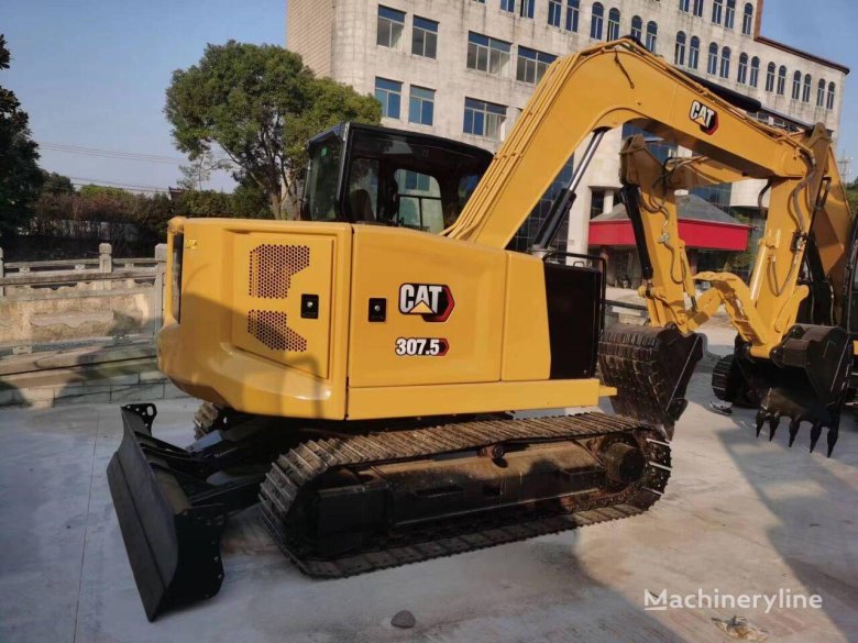 Компактный экскаватор