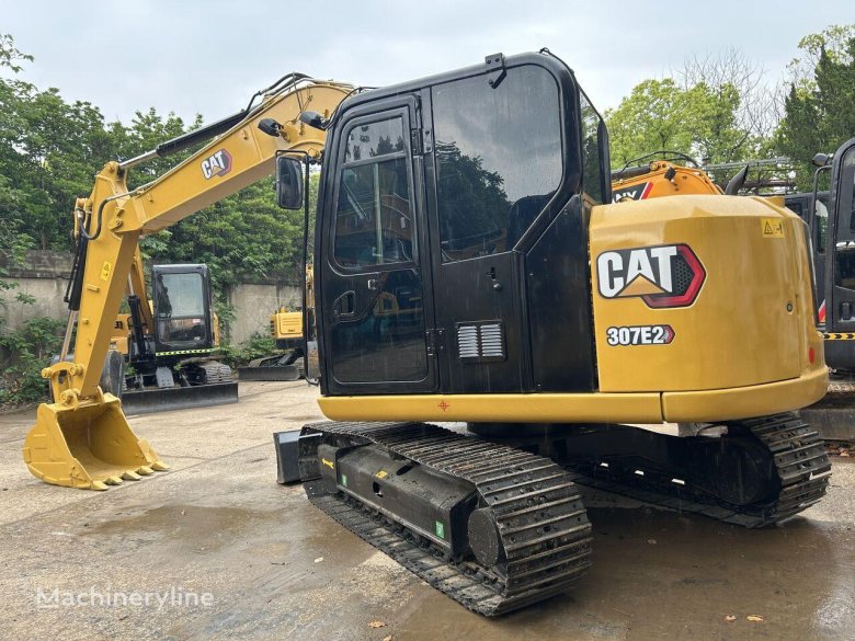 Компактный экскаватор