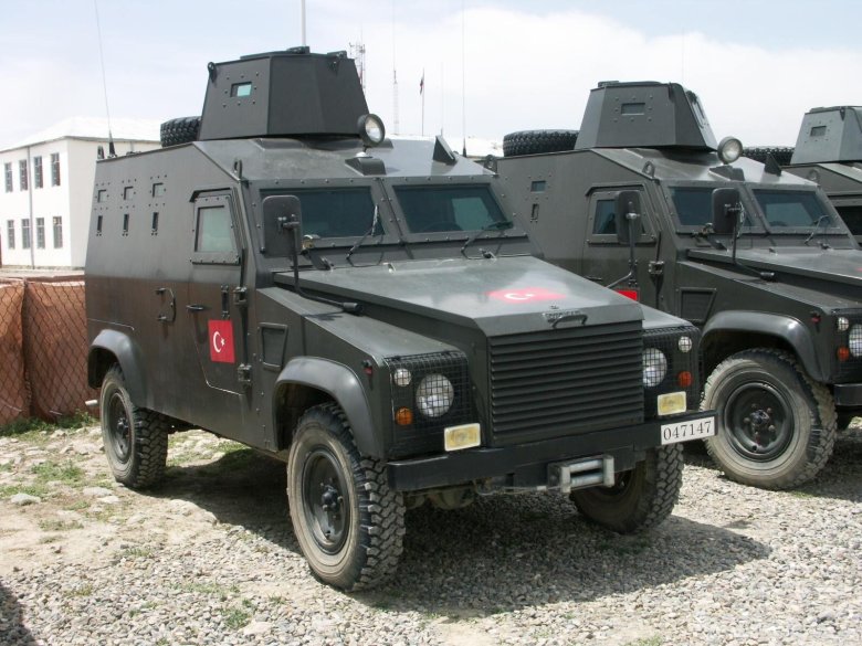 Броневик ленд ровер