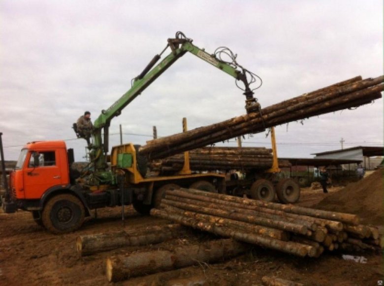 Лесовоз с манипулятором