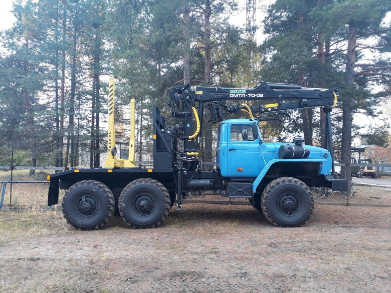 Урал 5557 лесовоз