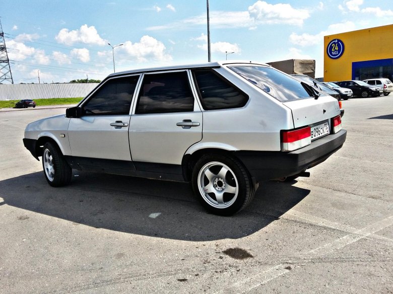 Серебряная ваз 2109