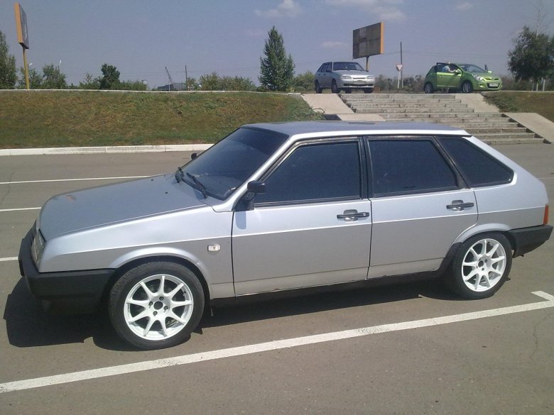 Ваз 2109 серебристая тонированная на литье