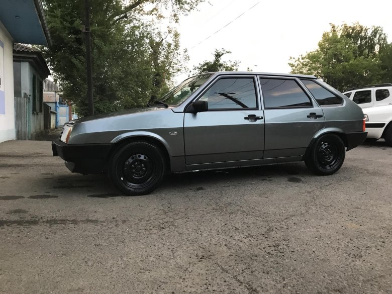 Черная ваз 2109 r14