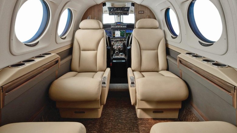 Бичкрафт кинг эйр 350 кабина пилота