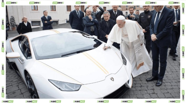 Папа римский и ламборгини