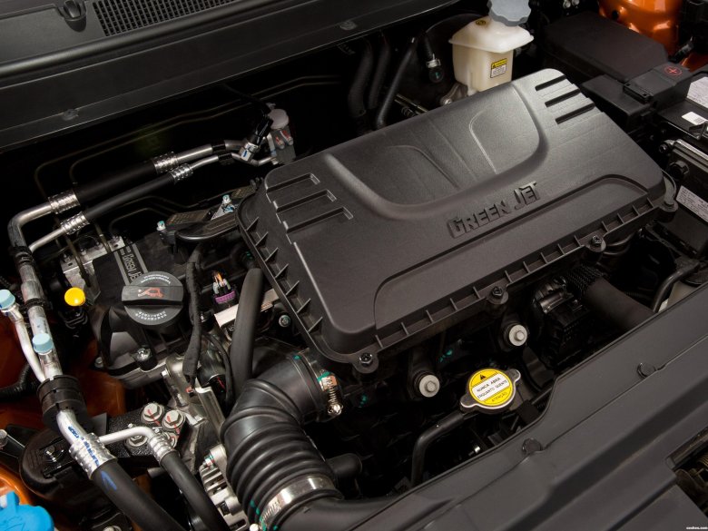 Двигатель под капотом