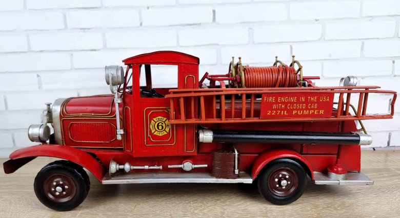 Модель пожарной машины