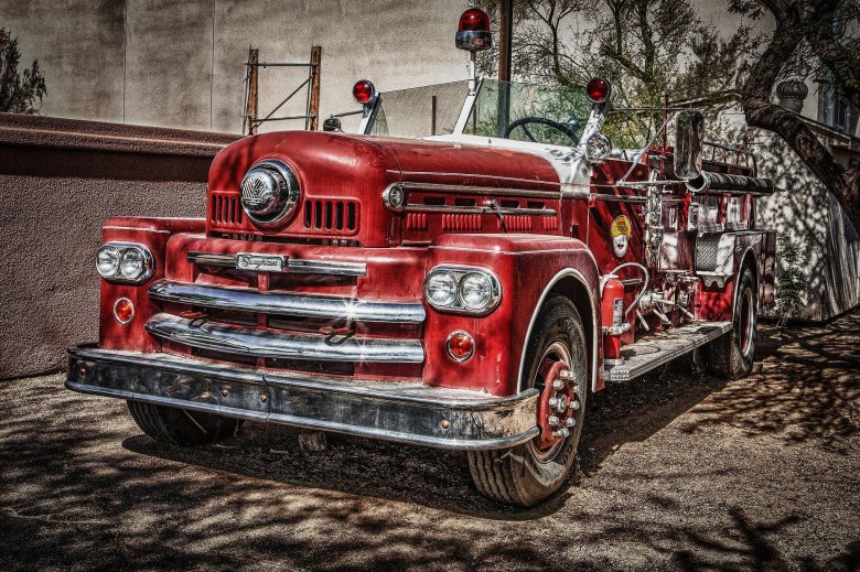 Старинная пожарная машина