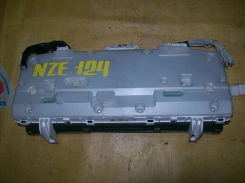 Toyota corolla nze121 панель приборов