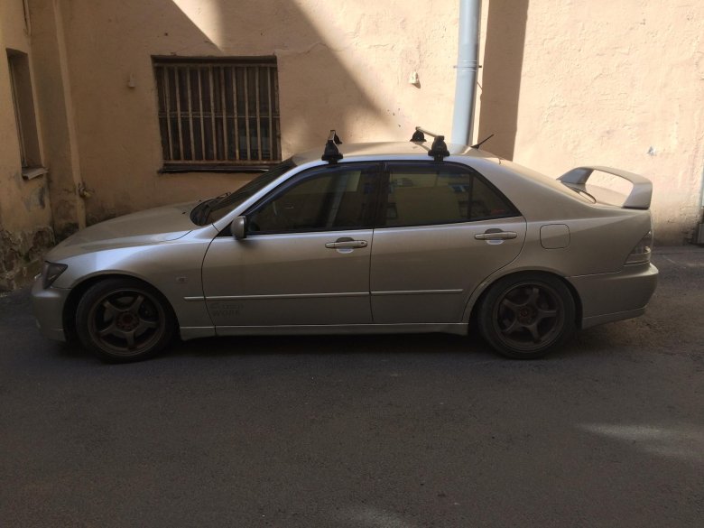 Toyota altezza 1999