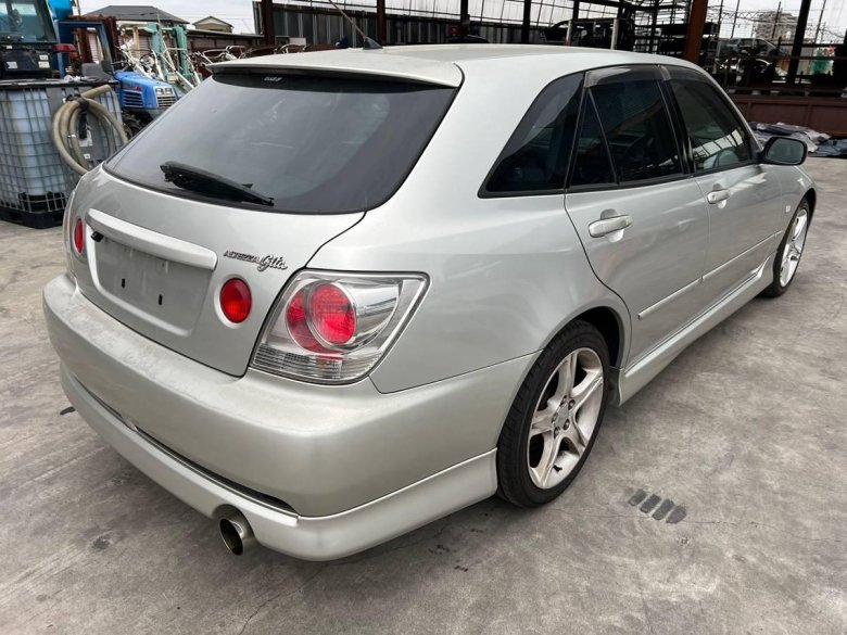 Toyota altezza gita