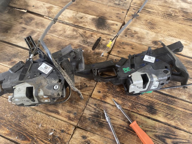 Замок двери передней правой ford focus