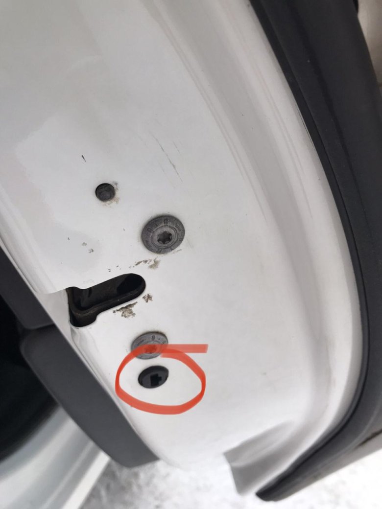 Дверь автомобиля