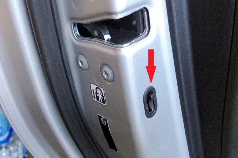 Блокировка дверей в машине от детей