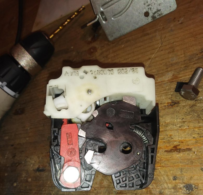 W169 замена замка багажника