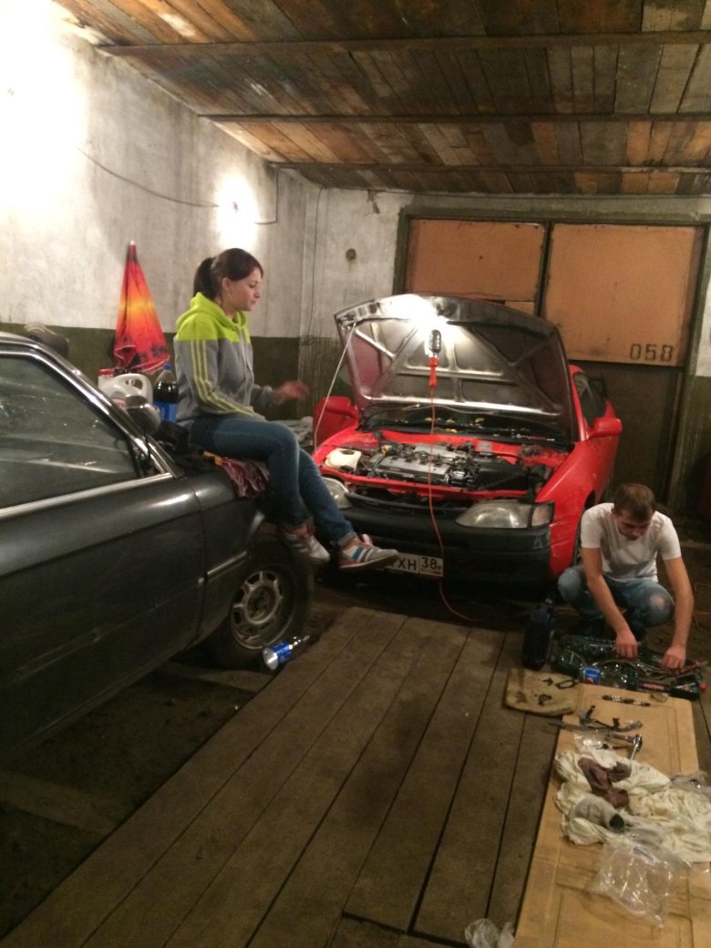 В гараже